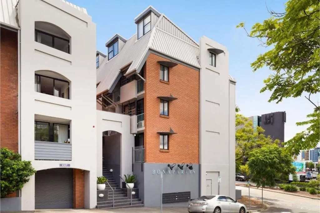 Stylish Apartment W/ Free Access To Park & Pool Brisbane