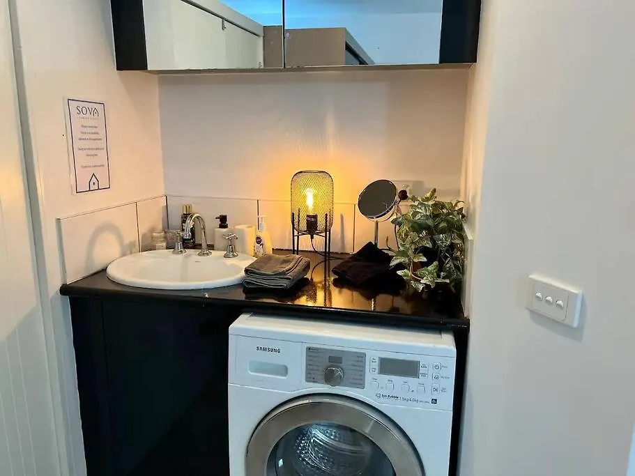 Stylish Apartment W/ Free Access To Park & Pool Brisbane Australia