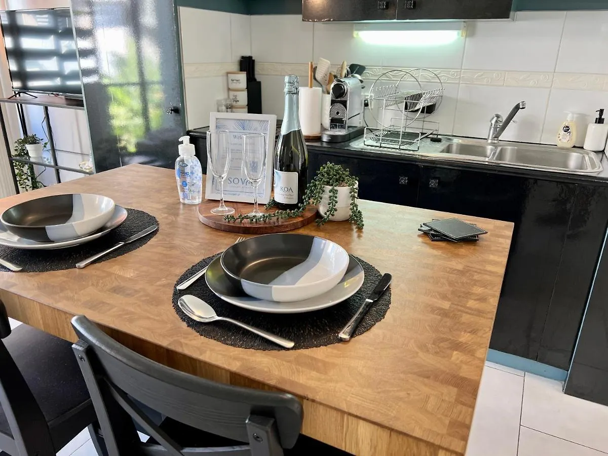 Stylish Apartment W/ Free Access To Park & Pool Brisbane Australia