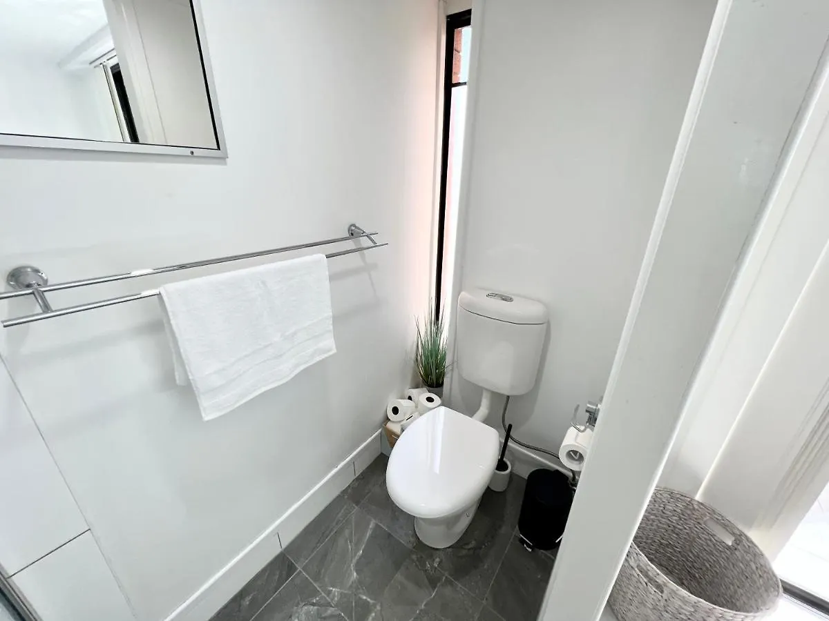 Stylish Apartment W/ Free Access To Park & Pool Brisbane Australia