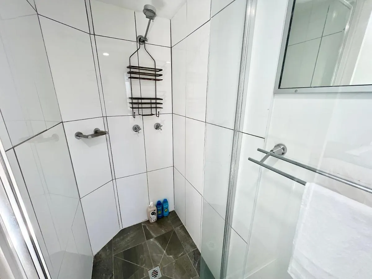 Stylish Apartment W/ Free Access To Park & Pool Brisbane