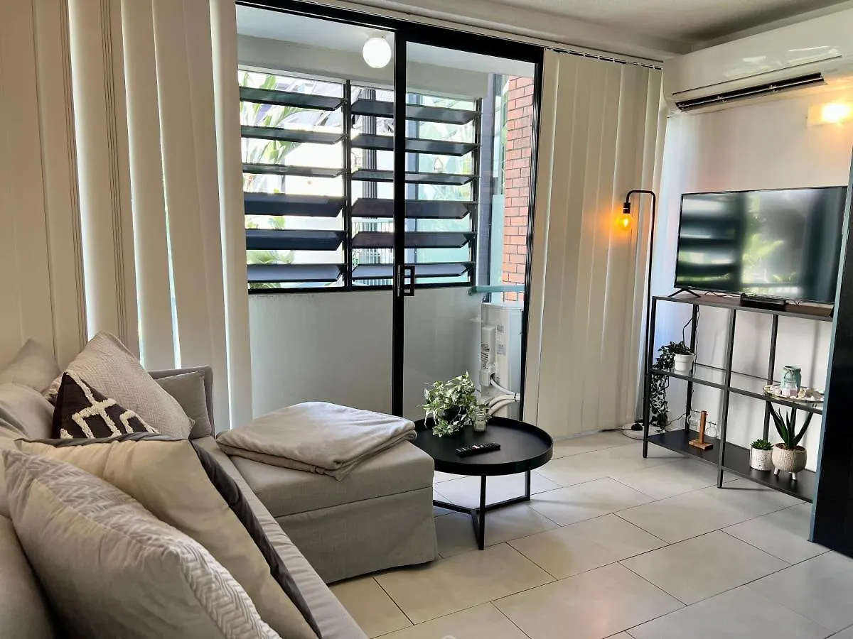 Stylish Apartment W/ Free Access To Park & Pool Brisbane